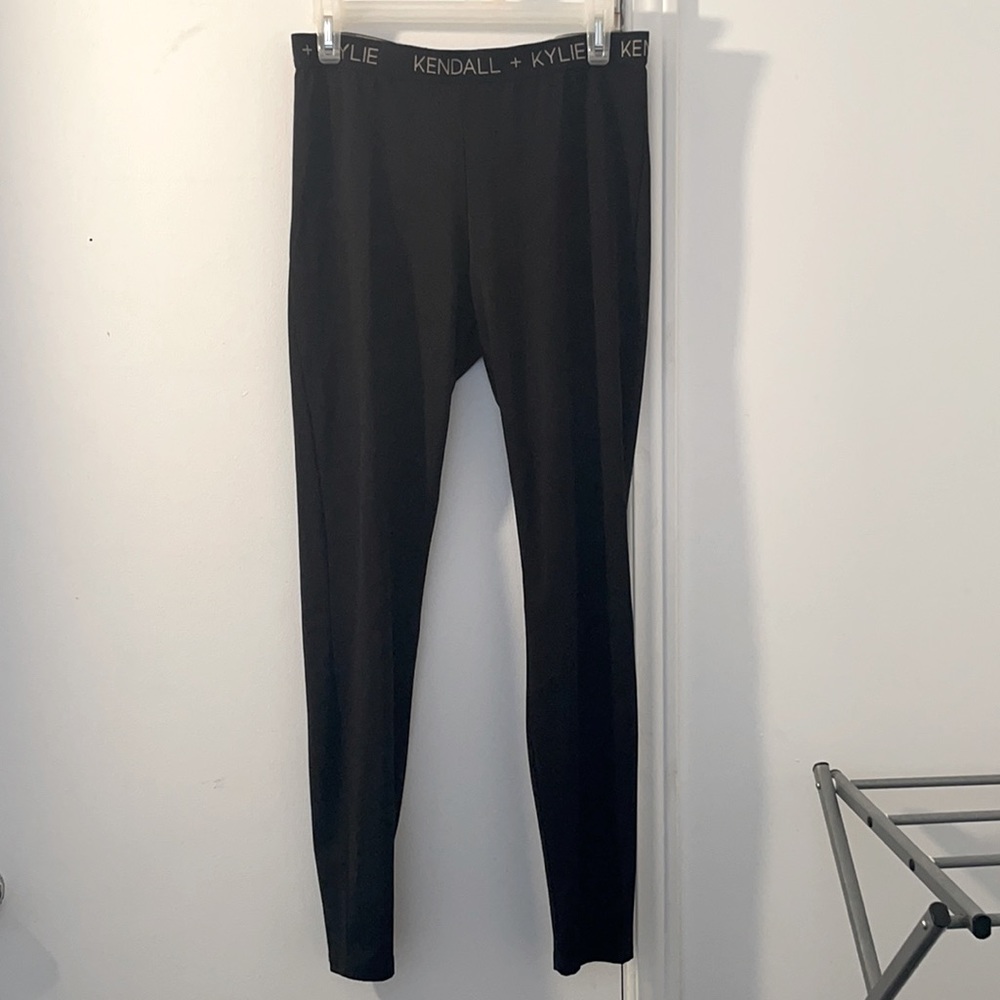 Nice leggings from Kendall and Kylie Jenner clothing line